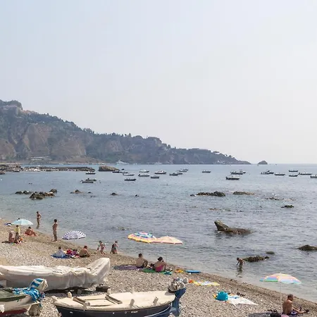B-52 Les Roches Noires Apartment Giardini Naxos